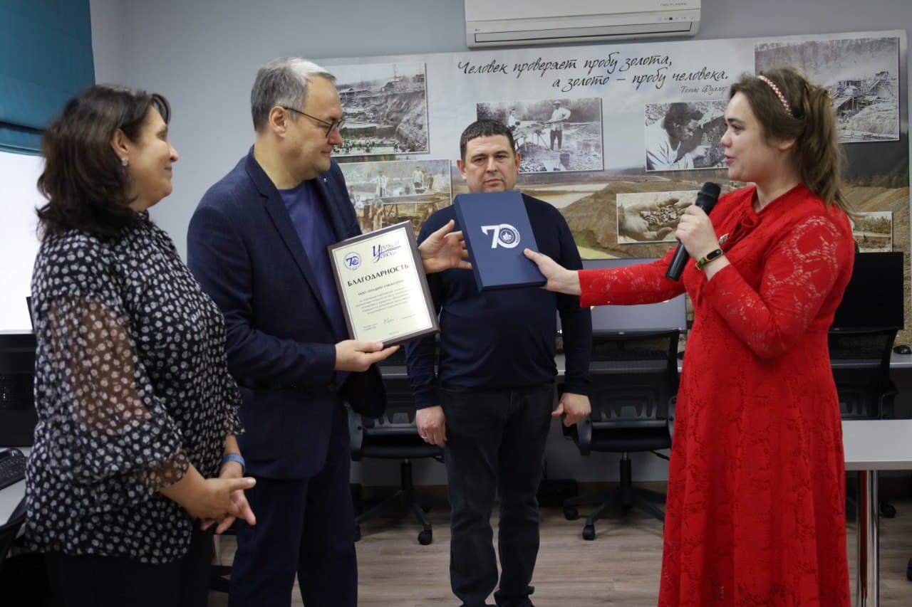 Холдинг СИБЗОЛОТО подарил университету компьютерный класс.